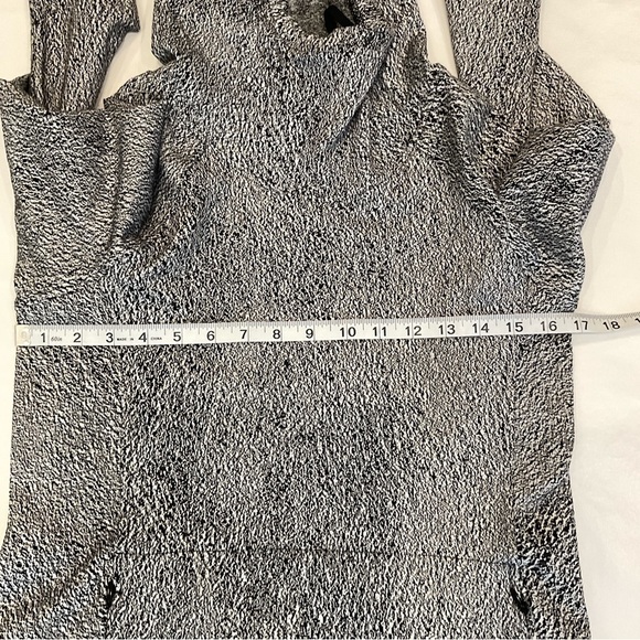 Lululemon Scuba Neck Hoodie Pullover Size 4 Heathered Black - Picture 10 of 12